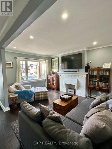 161 Sellers Avenue, Toronto (Caledonia-Fairbank), ON - Indoor Photo Showing Living Room