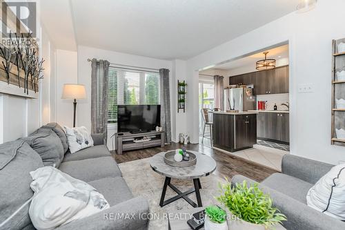 79 English Lane, Brantford, ON - Indoor Photo Showing Living Room