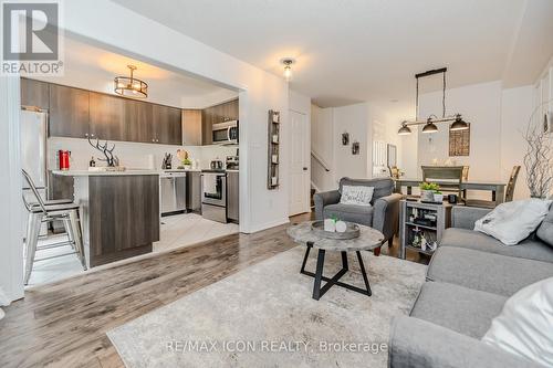 79 English Lane, Brantford, ON - Indoor Photo Showing Living Room