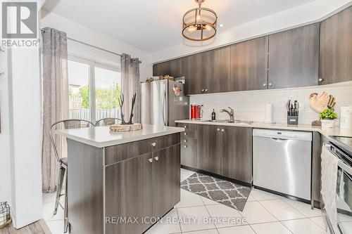 79 English Lane, Brantford, ON - Indoor Photo Showing Kitchen With Double Sink With Upgraded Kitchen