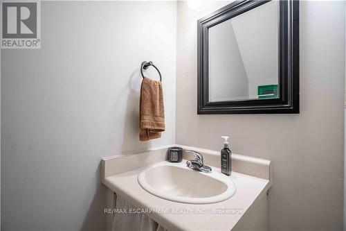 13 - 1155 Paramount Drive, Hamilton (Stoney Creek Mountain), ON - Indoor Photo Showing Bathroom