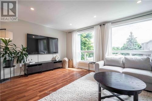 13 - 1155 Paramount Drive, Hamilton (Stoney Creek Mountain), ON - Indoor Photo Showing Living Room