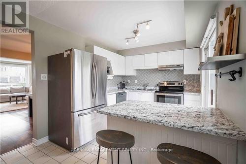 13 - 1155 Paramount Drive, Hamilton (Stoney Creek Mountain), ON - Indoor Photo Showing Kitchen With Upgraded Kitchen