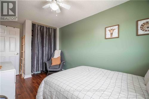 13 - 1155 Paramount Drive, Hamilton (Stoney Creek Mountain), ON - Indoor Photo Showing Bedroom