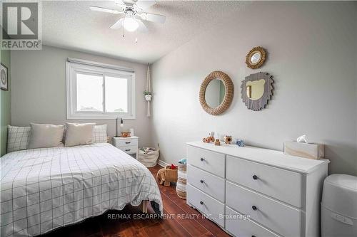 13 - 1155 Paramount Drive, Hamilton (Stoney Creek Mountain), ON - Indoor Photo Showing Bedroom