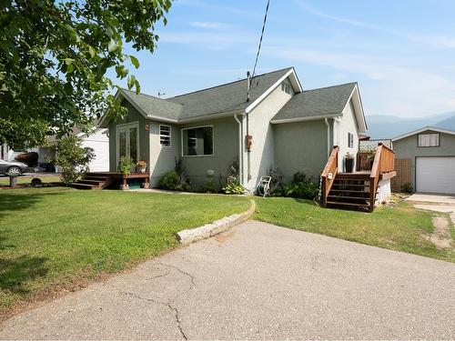 2621 5Th Ave, Castlegar, BC - Outdoor With Facade