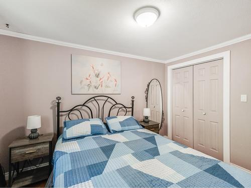 2621 5Th Ave, Castlegar, BC - Indoor Photo Showing Bedroom