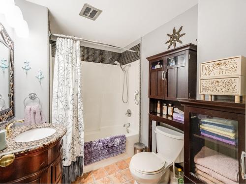 2621 5Th Ave, Castlegar, BC - Indoor Photo Showing Bathroom