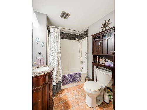 2621 5Th Ave, Castlegar, BC - Indoor Photo Showing Bathroom