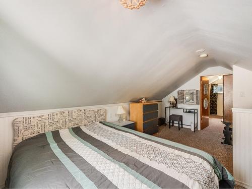 2621 5Th Ave, Castlegar, BC - Indoor Photo Showing Bedroom