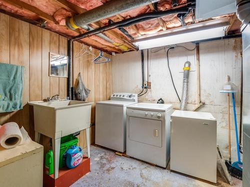 2621 5Th Ave, Castlegar, BC - Indoor Photo Showing Laundry Room