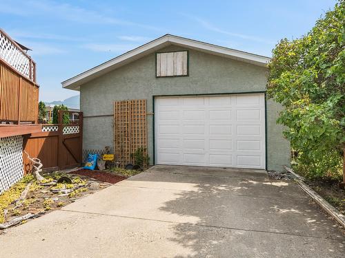 2621 5Th Ave, Castlegar, BC - Outdoor With Exterior