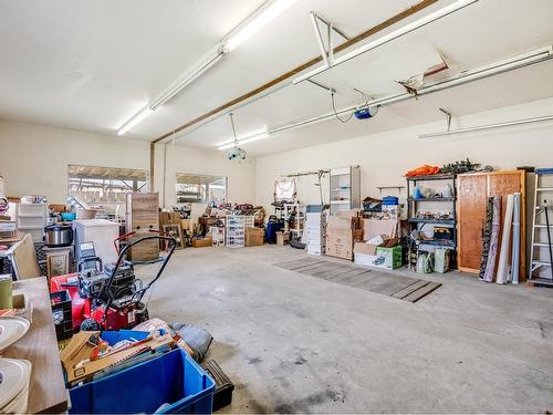 2621 5Th Ave, Castlegar, BC - Indoor Photo Showing Garage