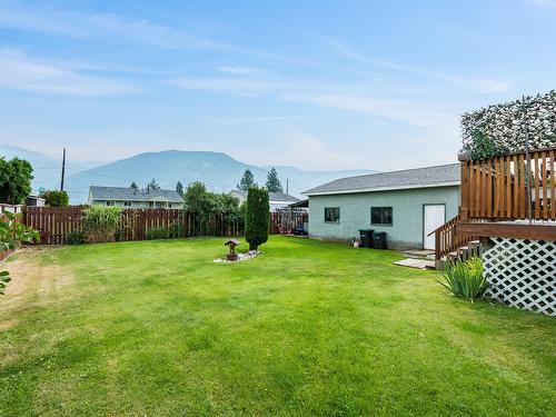 2621 5Th Ave, Castlegar, BC - Outdoor With Backyard