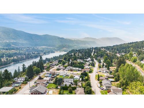 2621 5Th Ave, Castlegar, BC - Outdoor With View