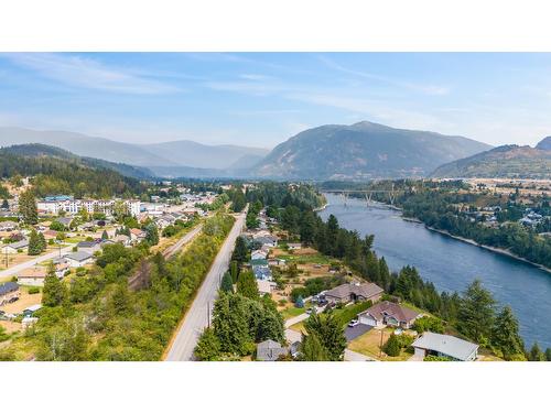 2621 5Th Ave, Castlegar, BC - Outdoor With Body Of Water With View