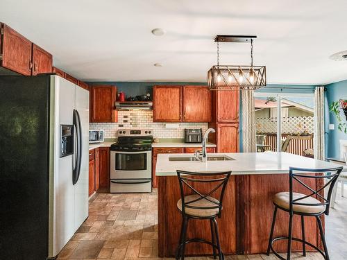 2621 5Th Ave, Castlegar, BC - Indoor Photo Showing Kitchen