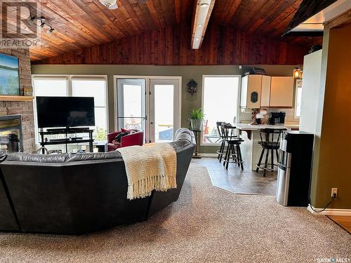 6 Sleepy Hollow Road, Jackfish Murray, SK - Indoor Photo Showing Living Room