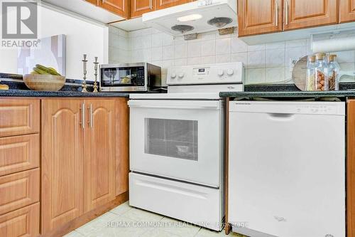 218 - 2466 Eglinton Avenue E, Toronto (Eglinton East), ON - Indoor Photo Showing Kitchen