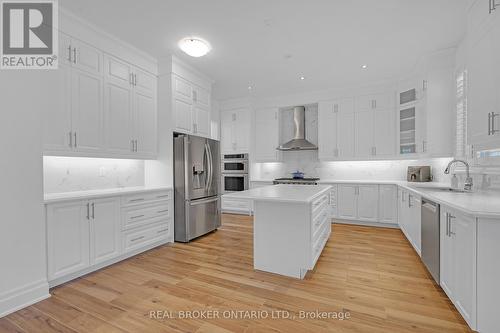 3298 Rattlesnake Path, Oakville (Uptown Core), ON - Indoor Photo Showing Kitchen With Upgraded Kitchen