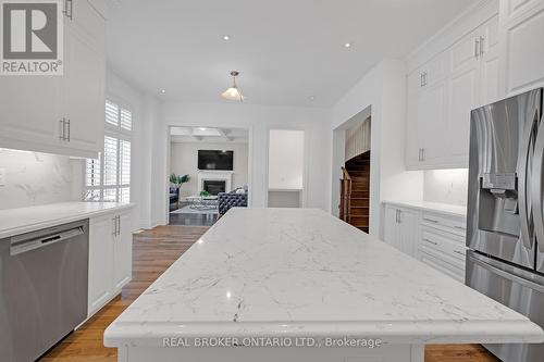 3298 Rattlesnake Path, Oakville (Uptown Core), ON - Indoor Photo Showing Kitchen