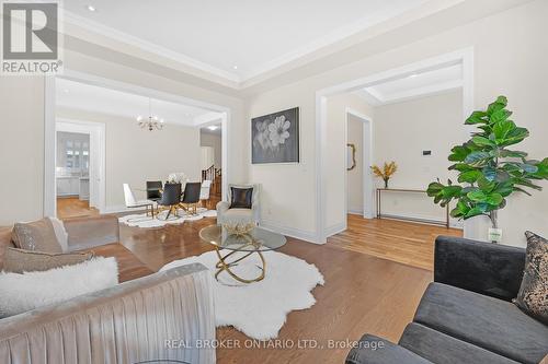 3298 Rattlesnake Path, Oakville (Uptown Core), ON - Indoor Photo Showing Living Room