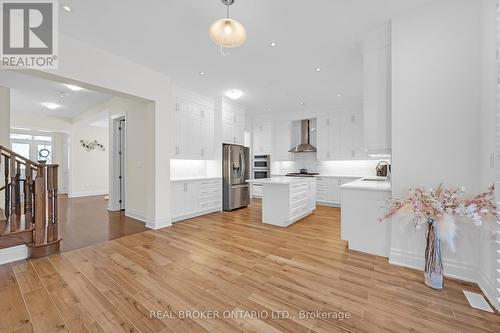 3298 Rattlesnake Path, Oakville (Uptown Core), ON - Indoor Photo Showing Kitchen