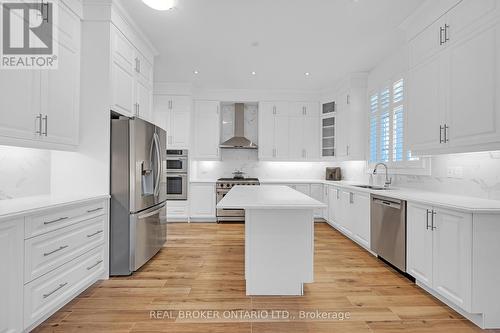 3298 Rattlesnake Path, Oakville (Uptown Core), ON - Indoor Photo Showing Kitchen With Upgraded Kitchen