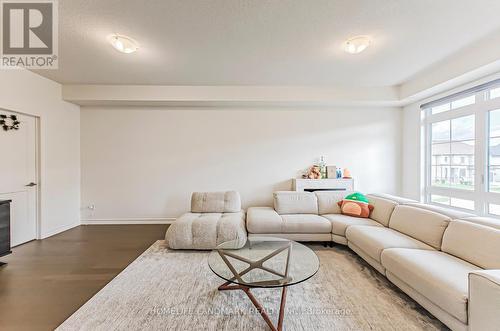 84 Village Parkway, Markham, ON - Indoor Photo Showing Living Room