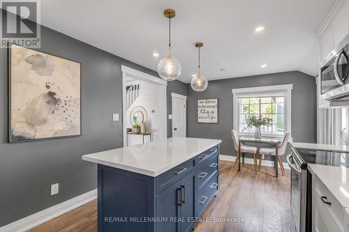 11 George Street, New Tecumseth (Tottenham), ON - Indoor Photo Showing Kitchen With Upgraded Kitchen