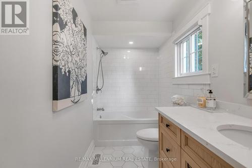 11 George Street, New Tecumseth (Tottenham), ON - Indoor Photo Showing Bathroom