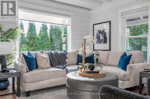 11 George Street, New Tecumseth (Tottenham), ON - Indoor Photo Showing Living Room