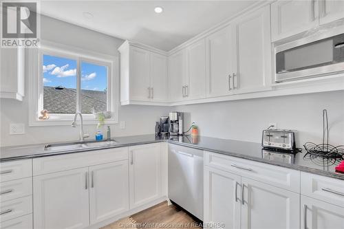 239 Walnut Street West, Bothwell, ON - Indoor Photo Showing Kitchen