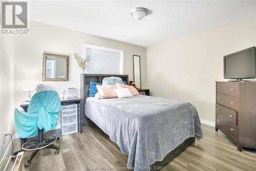 239 Walnut Street West, Bothwell, ON - Indoor Photo Showing Bedroom