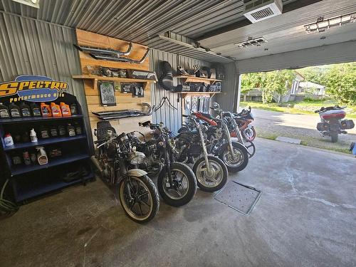 Commerce - 18 Rue Marineau, Saint-Joseph-Du-Lac, QC - Indoor Photo Showing Garage