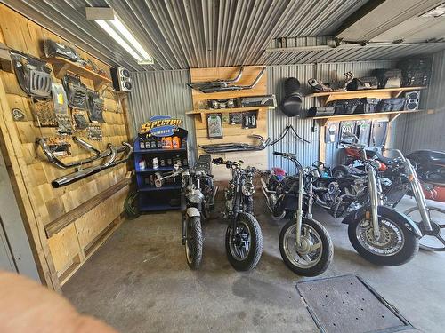 Commerce - 18 Rue Marineau, Saint-Joseph-Du-Lac, QC - Indoor Photo Showing Garage