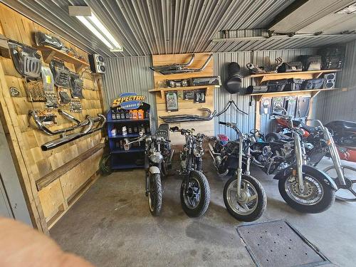 Commerce - 18 Rue Marineau, Saint-Joseph-Du-Lac, QC - Indoor Photo Showing Garage