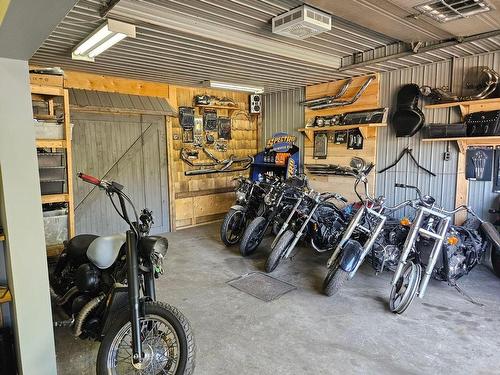 Commerce - 18 Rue Marineau, Saint-Joseph-Du-Lac, QC - Indoor Photo Showing Garage