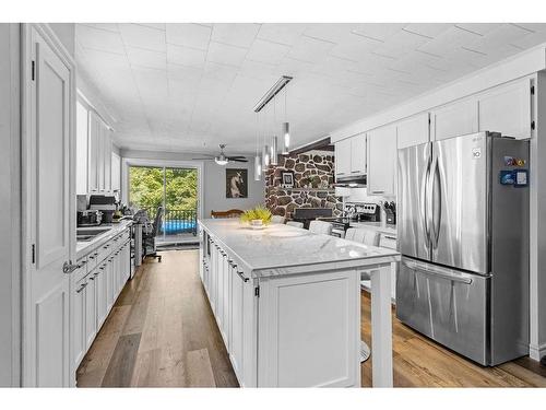 Kitchen - 1613 Ch. Du Village, Saint-Adolphe-D'Howard, QC - Indoor Photo Showing Kitchen With Upgraded Kitchen