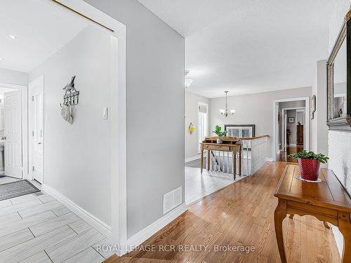 25 Wolf Cres, Caledon, ON - Indoor Photo Showing Other Room