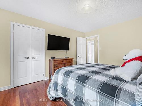 25 Wolf Cres, Caledon, ON - Indoor Photo Showing Bedroom