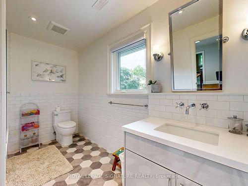 5 Revere Pl, Toronto, ON - Indoor Photo Showing Bathroom