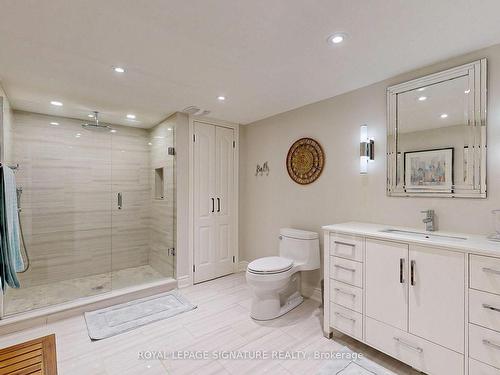 5 Revere Pl, Toronto, ON - Indoor Photo Showing Bathroom