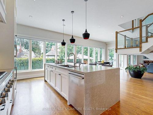 5 Revere Pl, Toronto, ON - Indoor Photo Showing Kitchen With Upgraded Kitchen