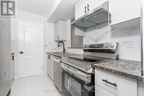 501 - 330 Mccowan Road, Toronto (Eglinton East), ON - Indoor Photo Showing Kitchen