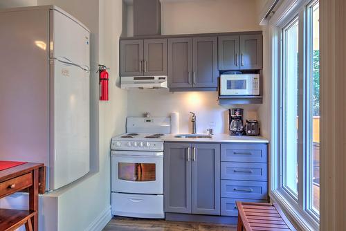 Cuisine - 21Z Ch. Burnside, La Pêche, QC - Indoor Photo Showing Kitchen