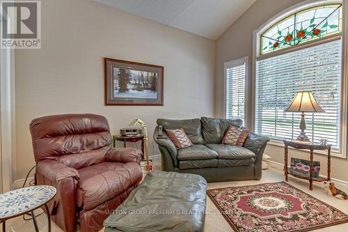 2 - 800 Commissioners Road W, London, ON - Indoor Photo Showing Living Room