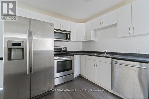 237 Mitchell Street, Port Colborne, ON - Indoor Photo Showing Kitchen With Double Sink