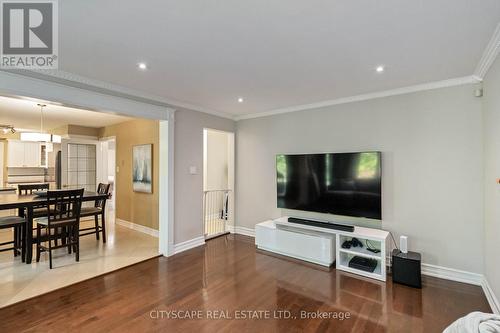 1836 Friar Tuck Court, Mississauga, ON - Indoor Photo Showing Living Room