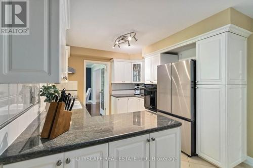 1836 Friar Tuck Court, Mississauga, ON - Indoor Photo Showing Kitchen